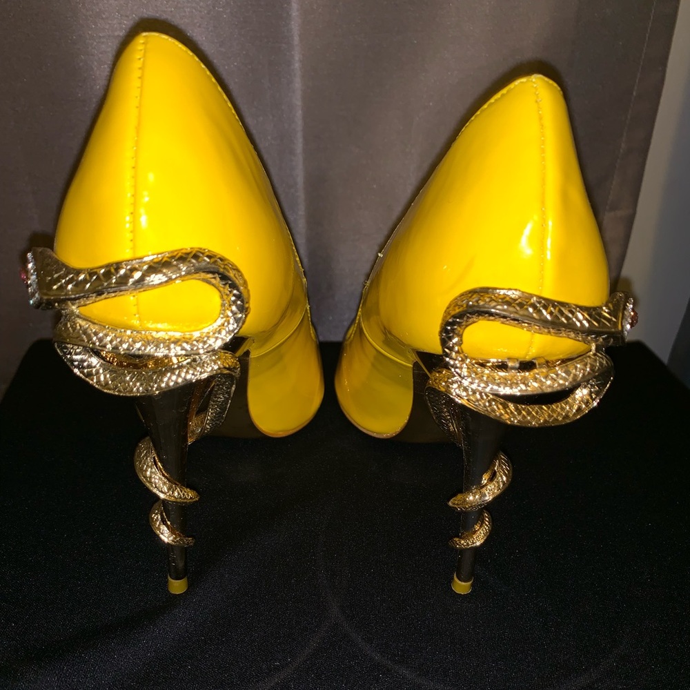 Shoes - Picture 2 of 4